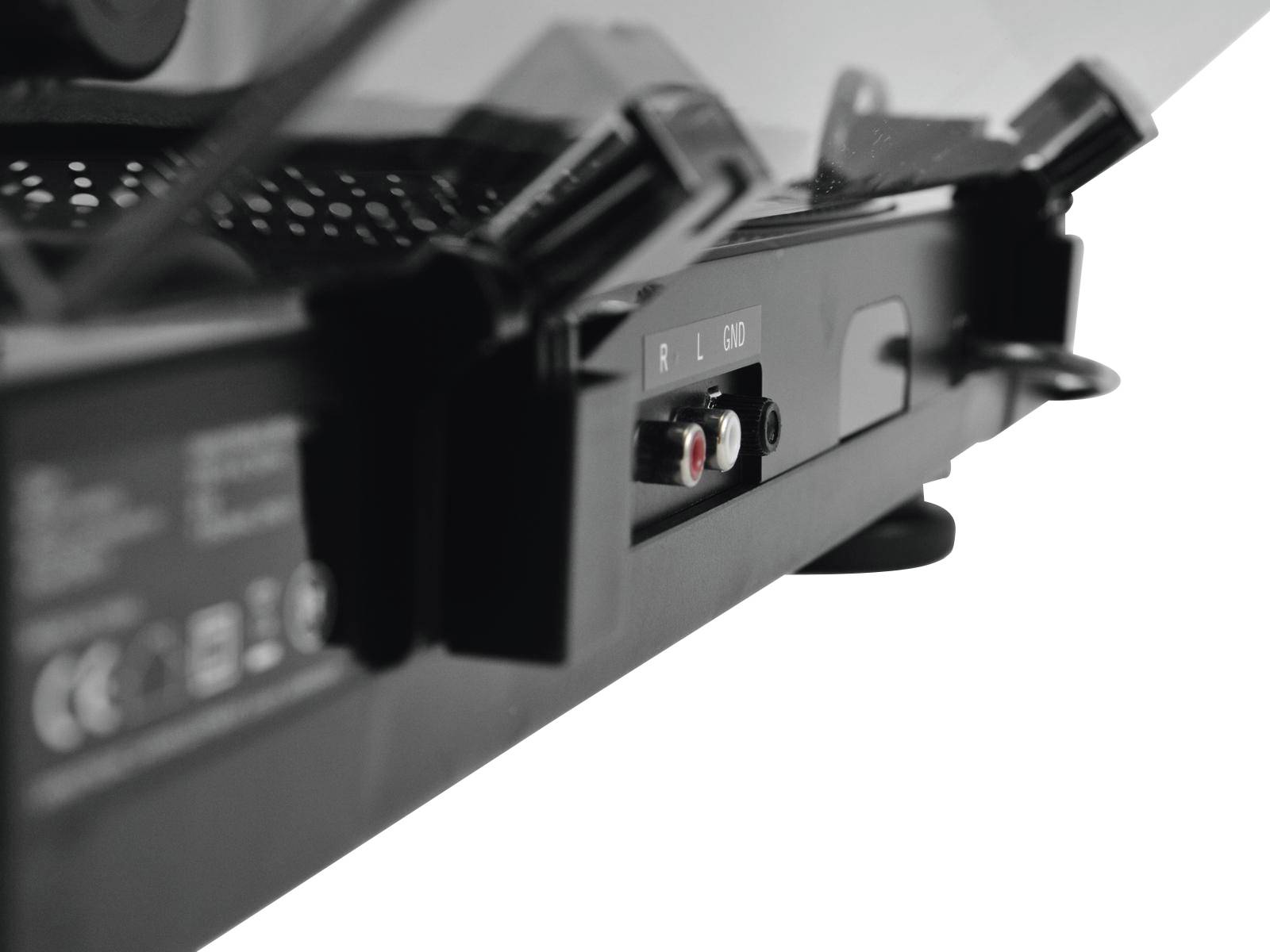 Rückansicht eines schwarzen audiovisuellen Geräts mit RCA-Anschluss, beschriftet mit 'R L GND', bei aufgeklapptem Deckel.