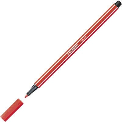 Ein roter Fineliner-Stift mit abgenommenem Deckel, diagonal auf weißem Hintergrund liegend.
