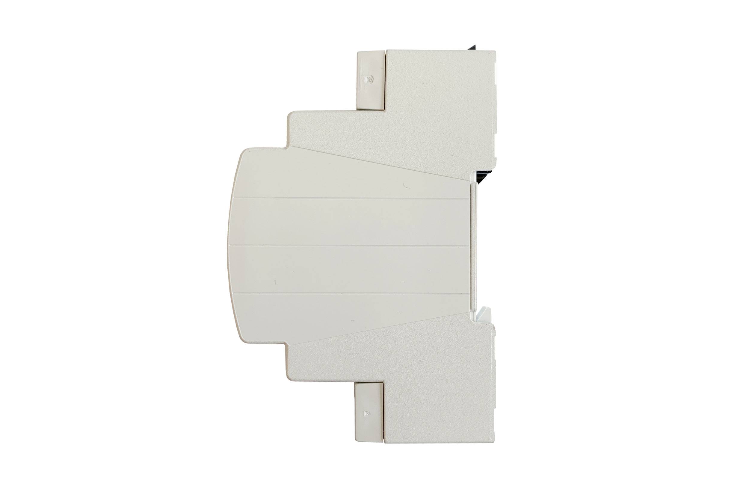 Ein beige Gehäuse, wahrscheinlich ein elektrisches Gerät, wird von der Seite gezeigt und hat eine rechteckige Form mit abgerundeten Kanten.