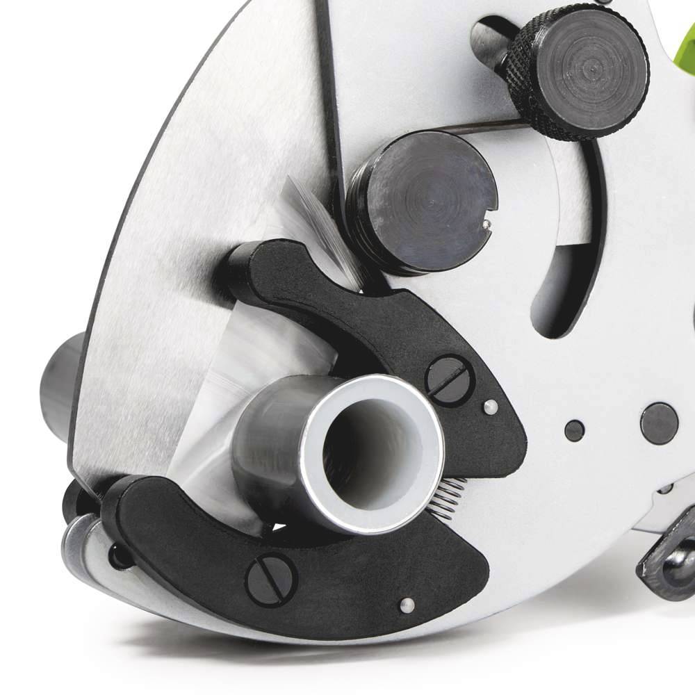 Eine Maschine mit einem komplexen Mechanismus aus Metall und Kunststoffteilen. Sie scheint für industrielle oder technische Anwendungen ausgelegt zu sein.