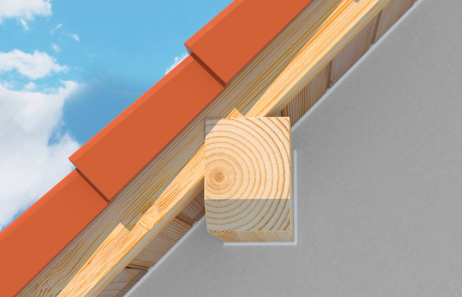 Nahaufnahme einer Holzdachbinder-Verbindung mit orangefarbener Metallabdeckung vor blauem Himmel.