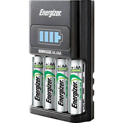 Akkuladegerät von Energizer mit vier aufgeladenen AA-Batterien, die Anzeige zeigt einen vollen Ladebalken.