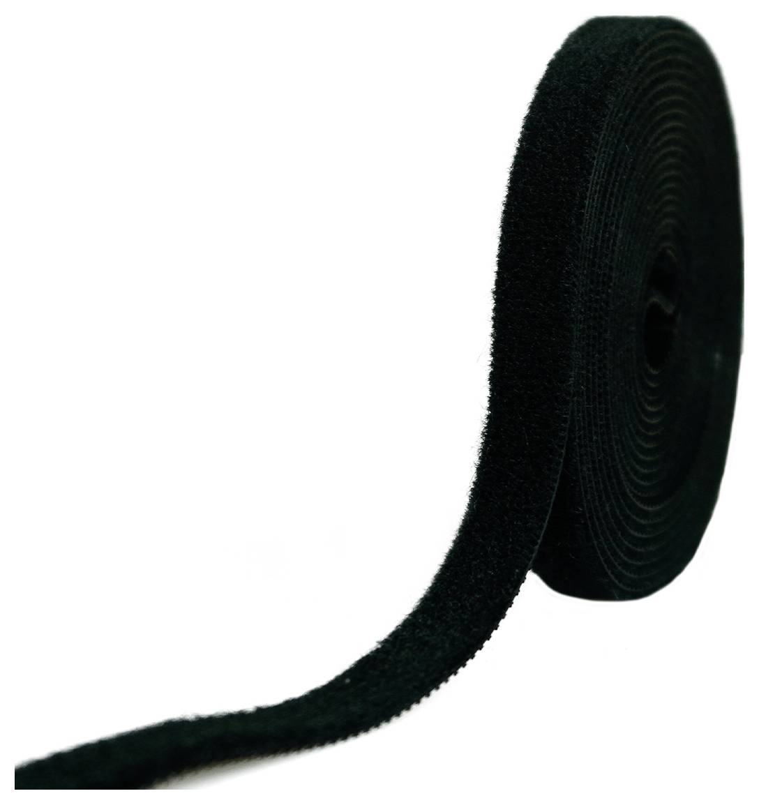 Eine Rolle schwarzes Klettband, teilweise abgerollt, auf weißem Hintergrund.