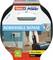 Packung 'tesa extra Power' abnehmbares Reparaturklebeband, schwarz, 10m x 38mm. Bild zeigt Klebeband bei Hausreparaturen an Wand und Boden.