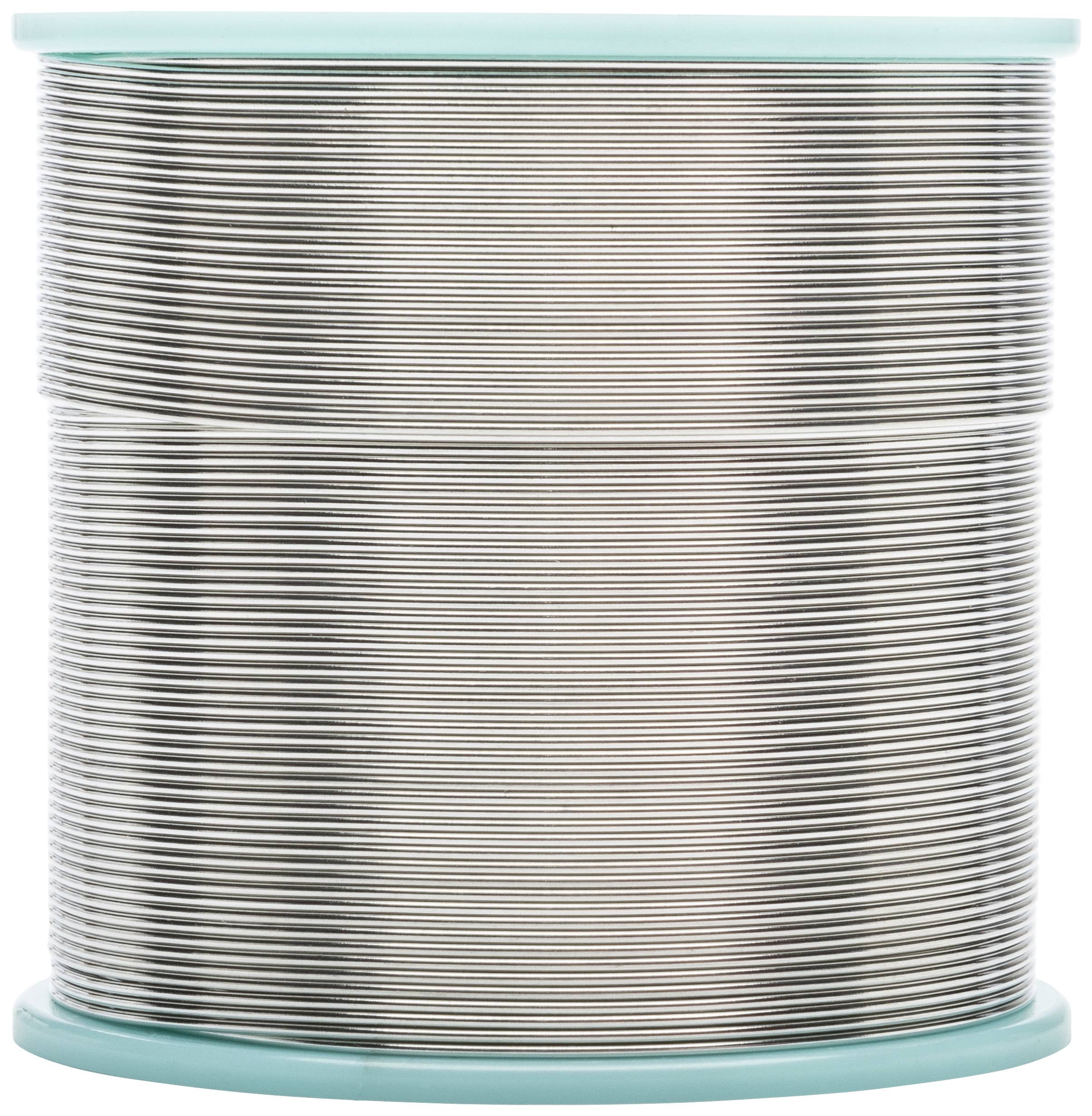 Eine große Spule mit silbernem Draht, gleichmäßig aufgewickelt. Die Spule hat eine türkisfarbene Kante oben und unten.