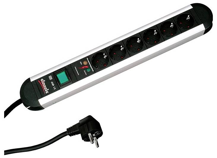 Eine Steckdosenleiste mit sechs Ausgängen, ausgestattet mit einem grünen Schalter und Sicherungsautomat, mit schwarzem Stecker und Kabel, entwickelt für elektrische Sicherheit.