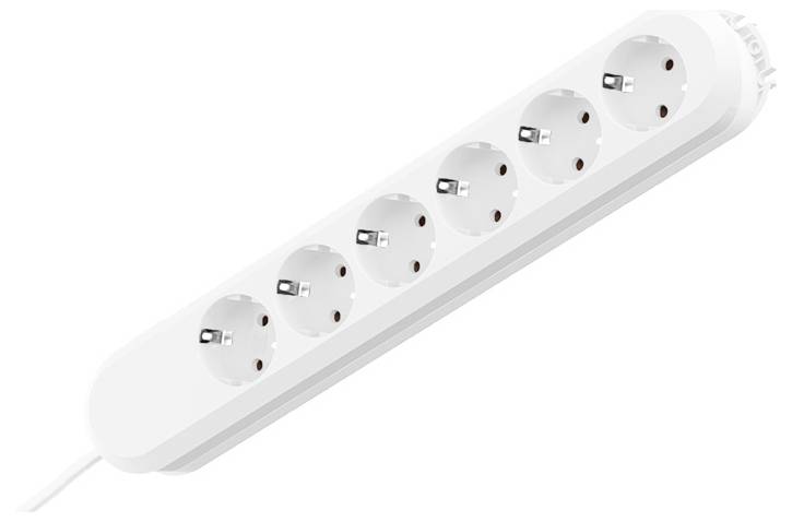 Ein weißer Steckerleiste mit sechs europäischen Steckdosen, entwickelt zum gleichzeitigen Anschluss mehrerer elektronischer Geräte.