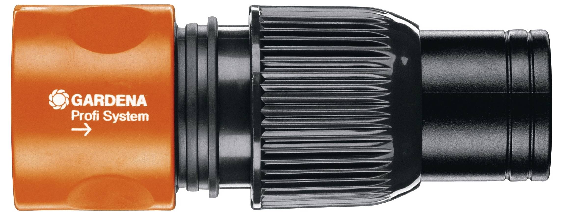 Ein schwarzer und orangefarbener Gardena-Schlauchadapter mit der Aufschrift 'Profi System', einem Pfeil und einem geriffelten Griff.