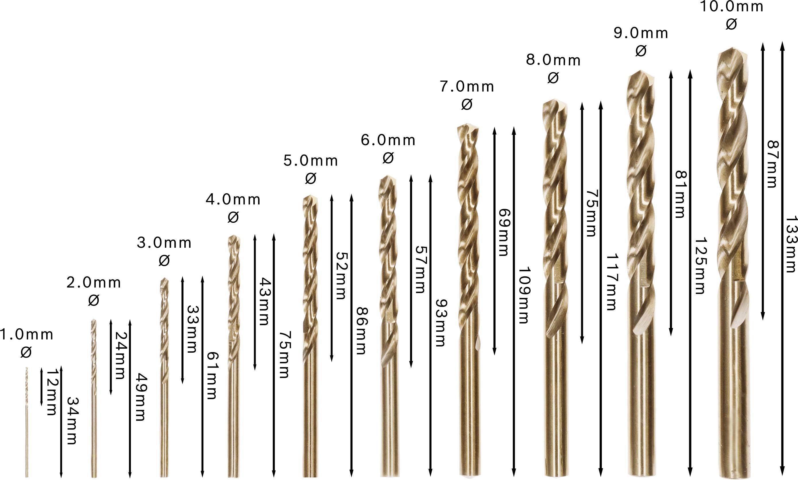 Verschiedene Bohrergrößen von 1,0 mm bis 10,0 mm nebeneinander mit Längen von 34 mm bis 133 mm dargestellt. Die Bohrer steigen schrittweise in Durchmesser und Länge an.