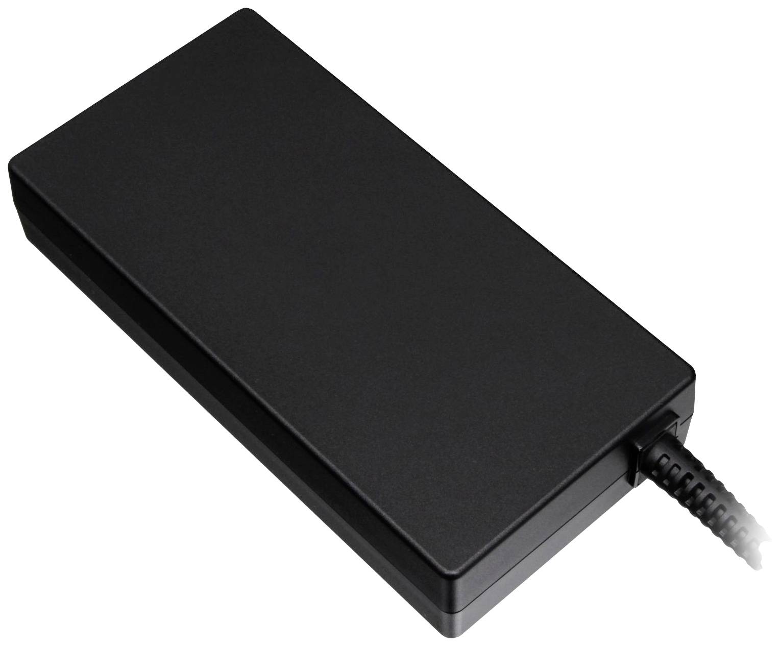 Ein schwarzes Laptop-Netzteil mit einem angeschlossenen Kabel, typisches rechteckiges Design, verwendet zur Stromversorgung von Laptops.
