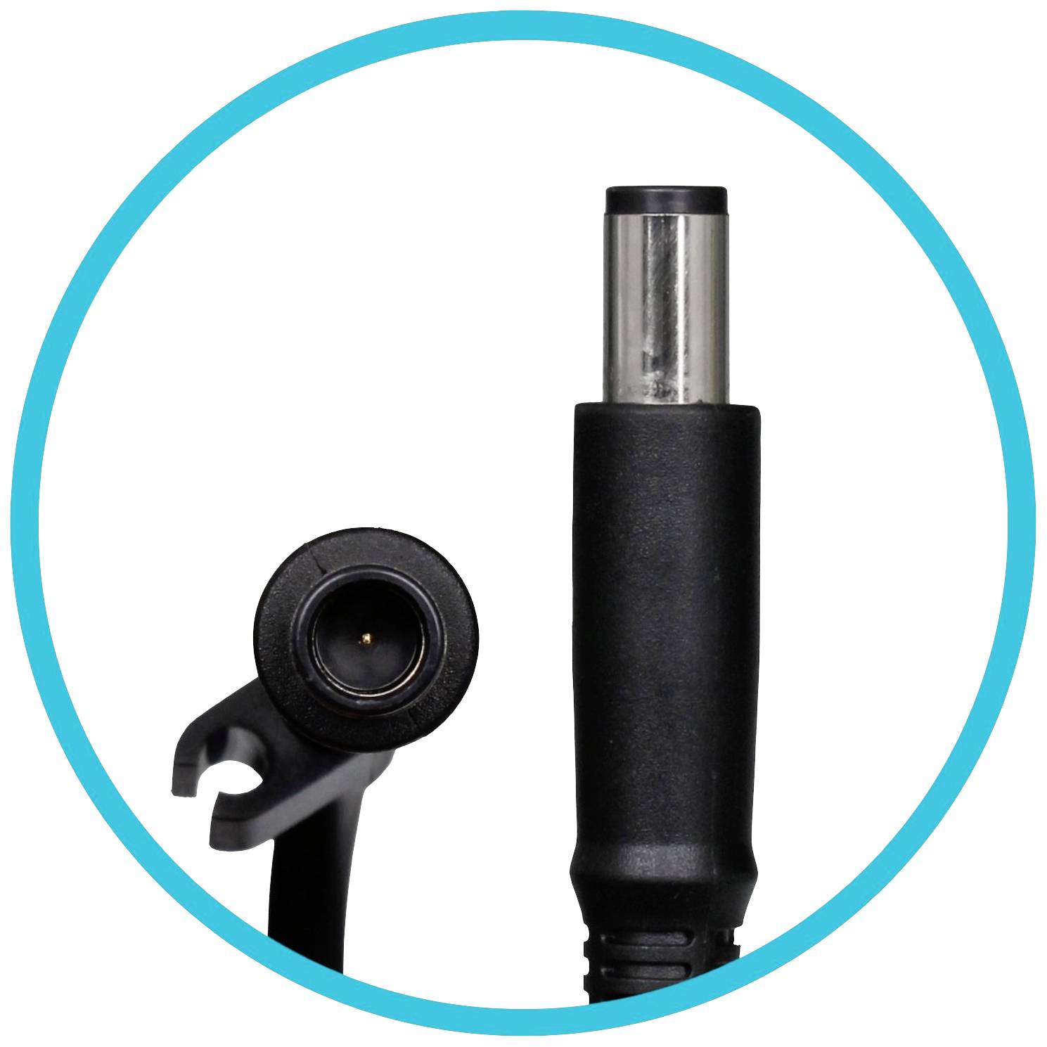 Ein schwarzer Netzteilstecker mit metallischer Spitze und Kunststoffhülle. Die linke Seite zeigt die Innenansicht, rechts die Außenseite.