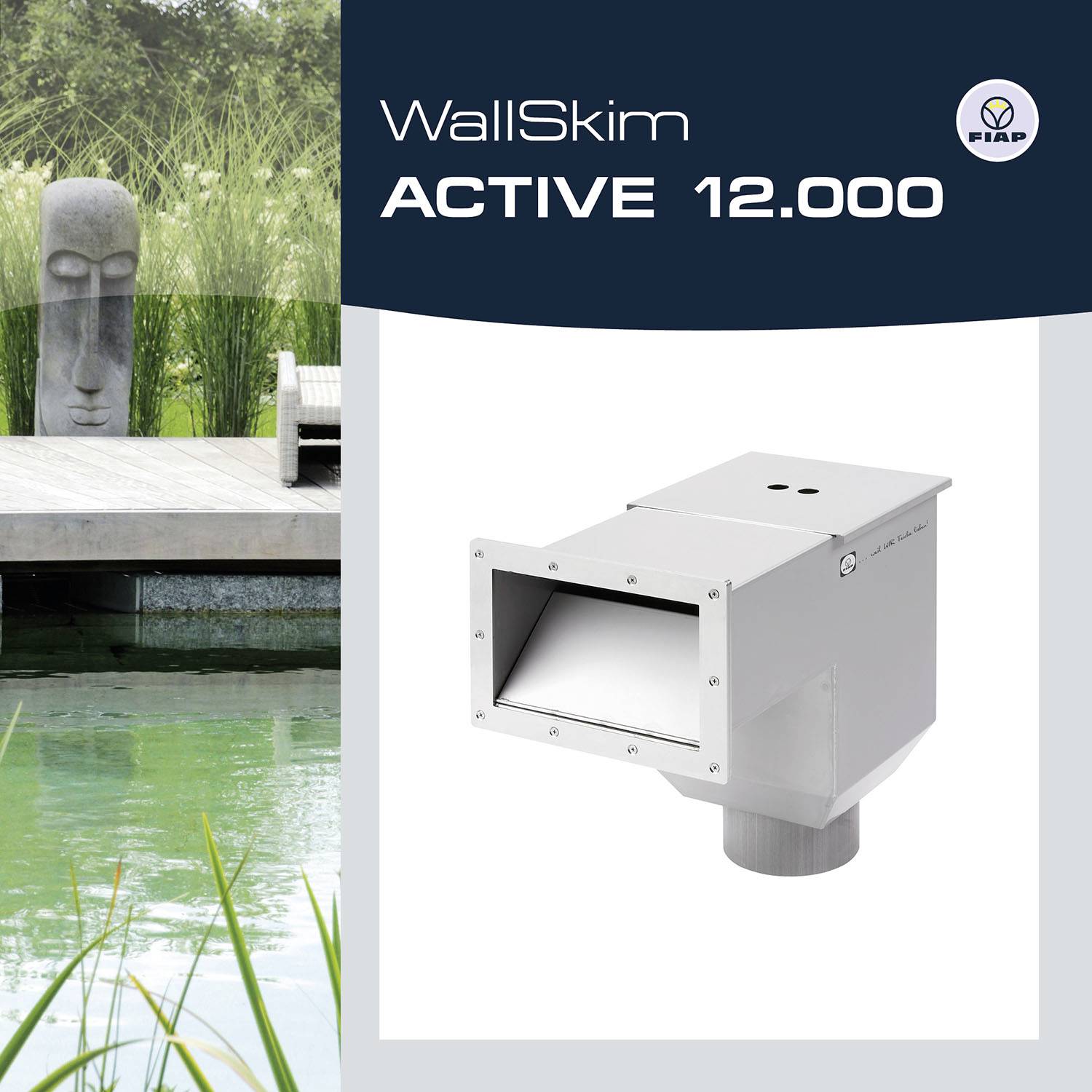 'WallSkim ACTIVE 12.000' Skimmer neben einem Teich mit Buddha-Statue und Pflanzen. Produkt zur Reinigung von Teichoberflächen.