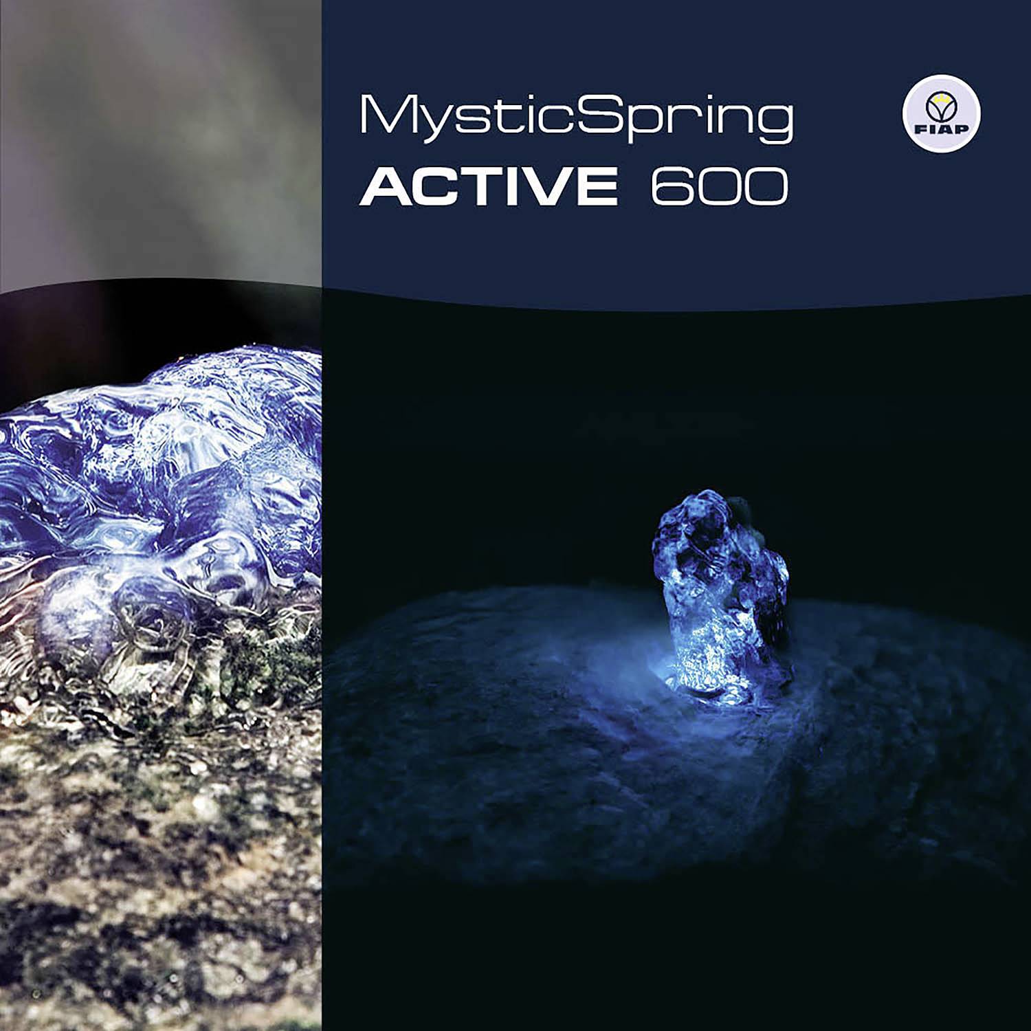 'Flasche des MysticSpring ACTIVE 600 mit blauem Licht angestrahlt. Markenlogo oben rechts.'