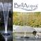 'BellAcqua Light Fountain' Logo und Bild eines beleuchteten Wasserbrunnens im Garten mit sprühendem Wasserstrahl.