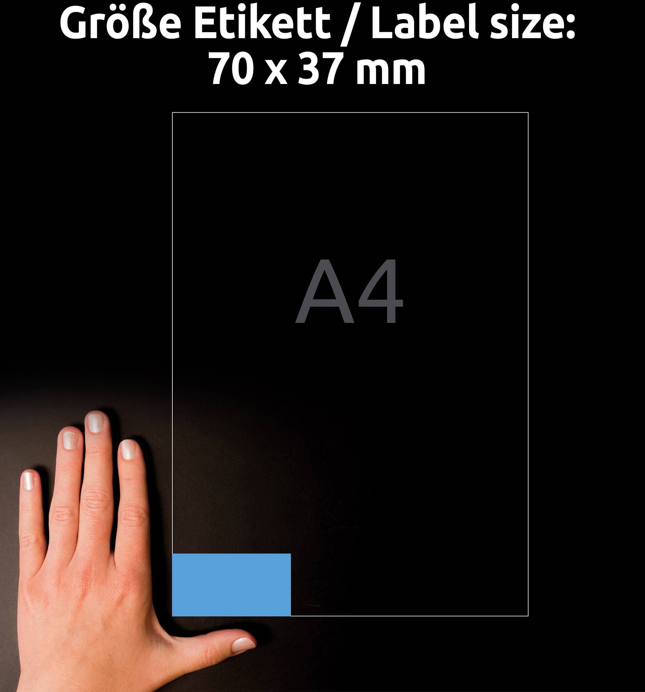 'Größe Etikett/Label size: 70 x 37 mm' steht oben. Eine Hand zeigt die Position des Labels auf einem A4-Blatt in der Ecke.