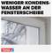 Ein Fenster mit Plastikfolie zur Reduzierung von Kondenswasser. Außen Schneelandschaft sichtbar. Oben der Text: 'Weniger Kondenswasser an der Fensterscheibe'.