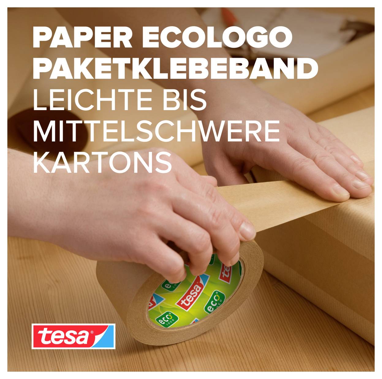 'Hände kleben Kartons mit tesa Paper EcoLogo Paketklebeband; geeignet für leichte bis mittelschwere Kartons.'