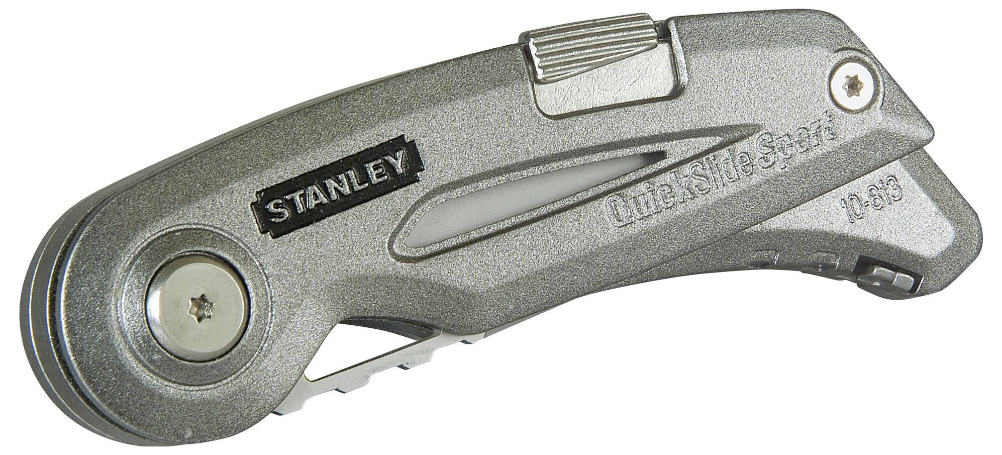 Klappbares silbernes Stanley-Universalmesser mit Aufschrift 'QuickSlide Sport' und sichtbarer Klinge am Rand.