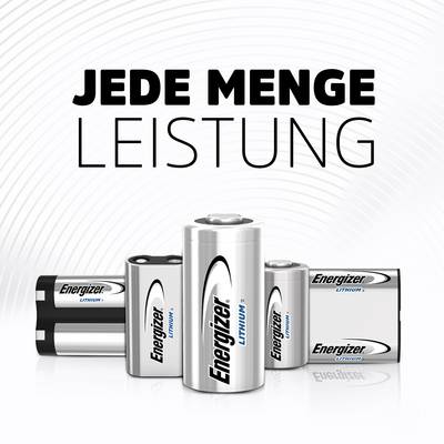Fünf Batterien verschiedener Typen stehen nebeneinander; darüber der Text 'JEDE MENGE LEISTUNG'. Markenlogo deutlich sichtbar.