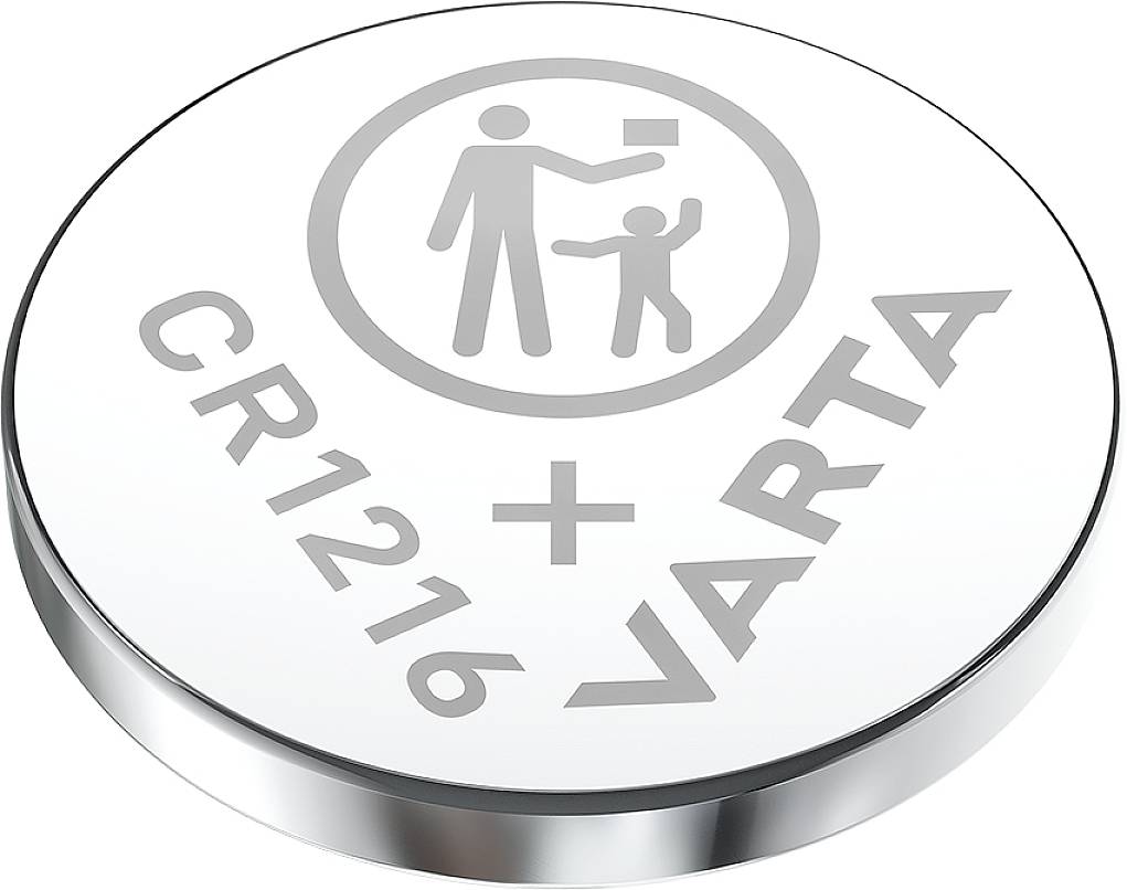 Runde Knopfzelle mit der Aufschrift 'CR1216 + VARTA', Symbol eines Erwachsenen, der einem Kind etwas gibt; Sicherheitswarnung.