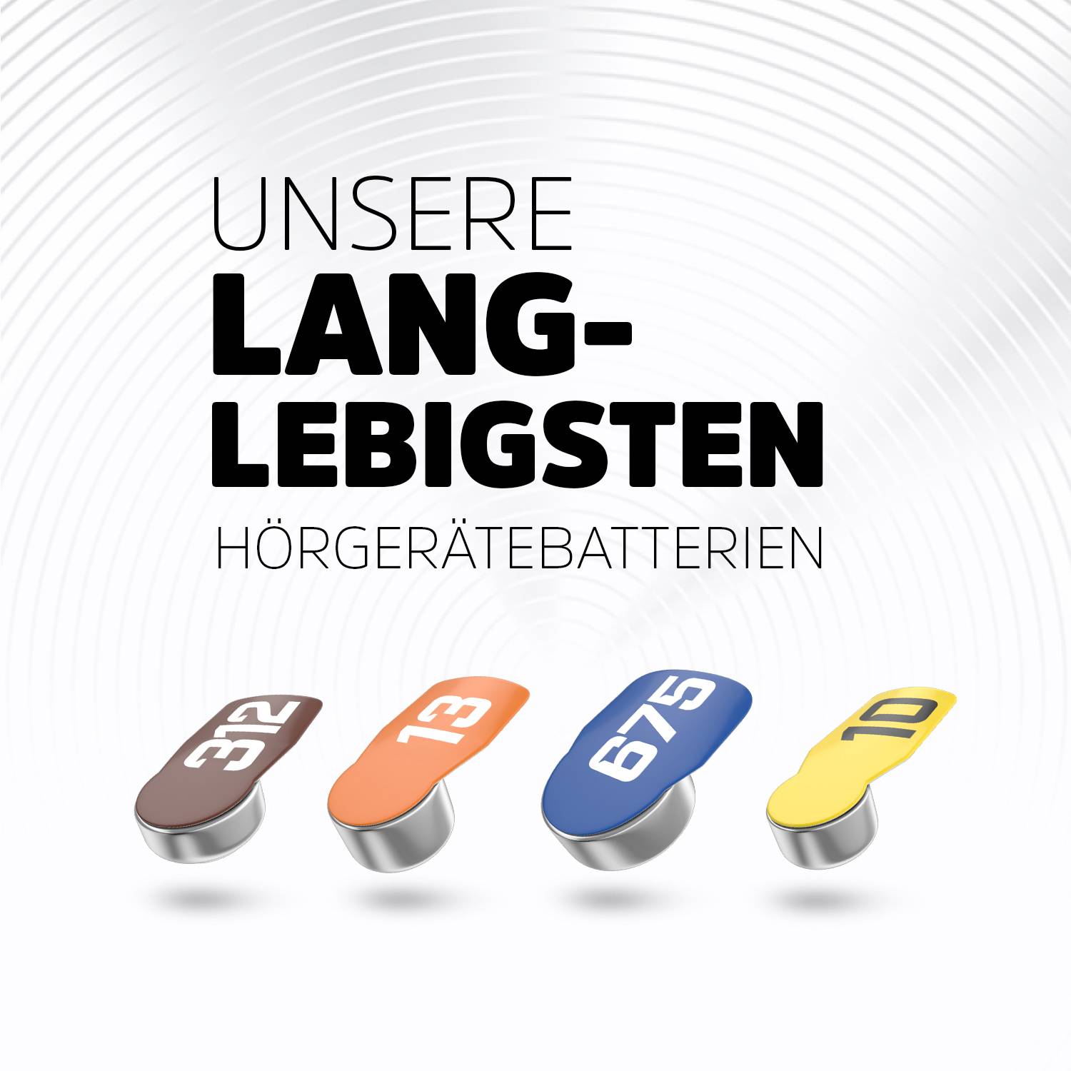 Vier Hörgerätebatterien in unterschiedlichen Farben und Größen sind nebeneinander aufgereiht. Text sagt: 'Unsere langlebigsten Hörgerätebatterien'.