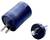 Adapter und Stecker in Schwarz; ein Adapter mit zwei flachen Stiften und ein runder Stecker mit einem flachen Metallstift.