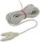 Ein weißes Telefonkabel mit einer TAE-F Stecker. Das Kabel ist mehrfach aufgewickelt und mit einem roten Kabelbinder fixiert.