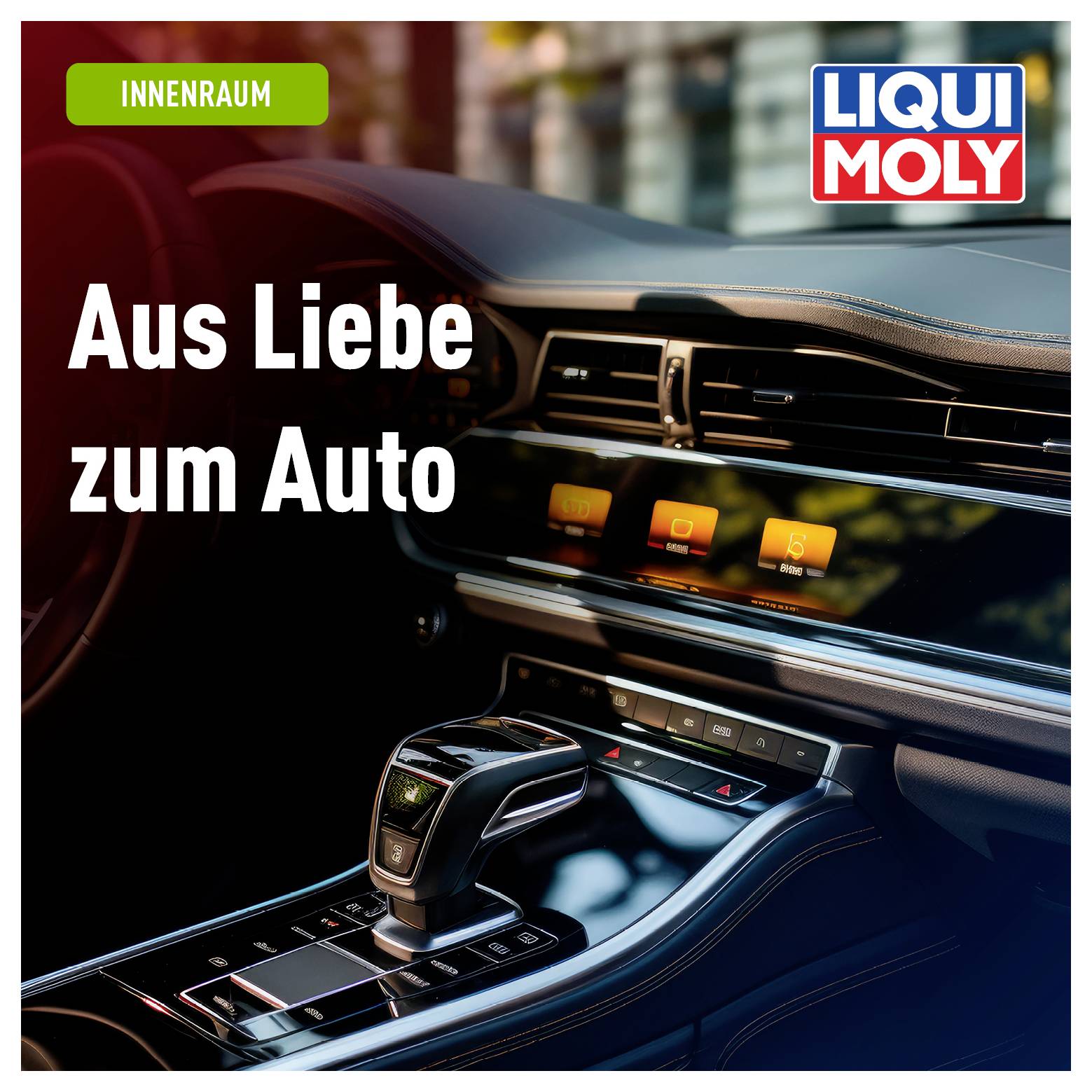 Innenraum eines Autos mit modernem Armaturenbrett und Getriebeschaltung. Text: 'Aus Liebe zum Auto'.