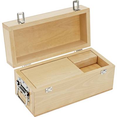 Holzkiste mit Deckel geöffnet, zeigt zwei Fächer; eines mit einer kleineren, herausnehmbaren Box. Silberne Schließe und Griffe.