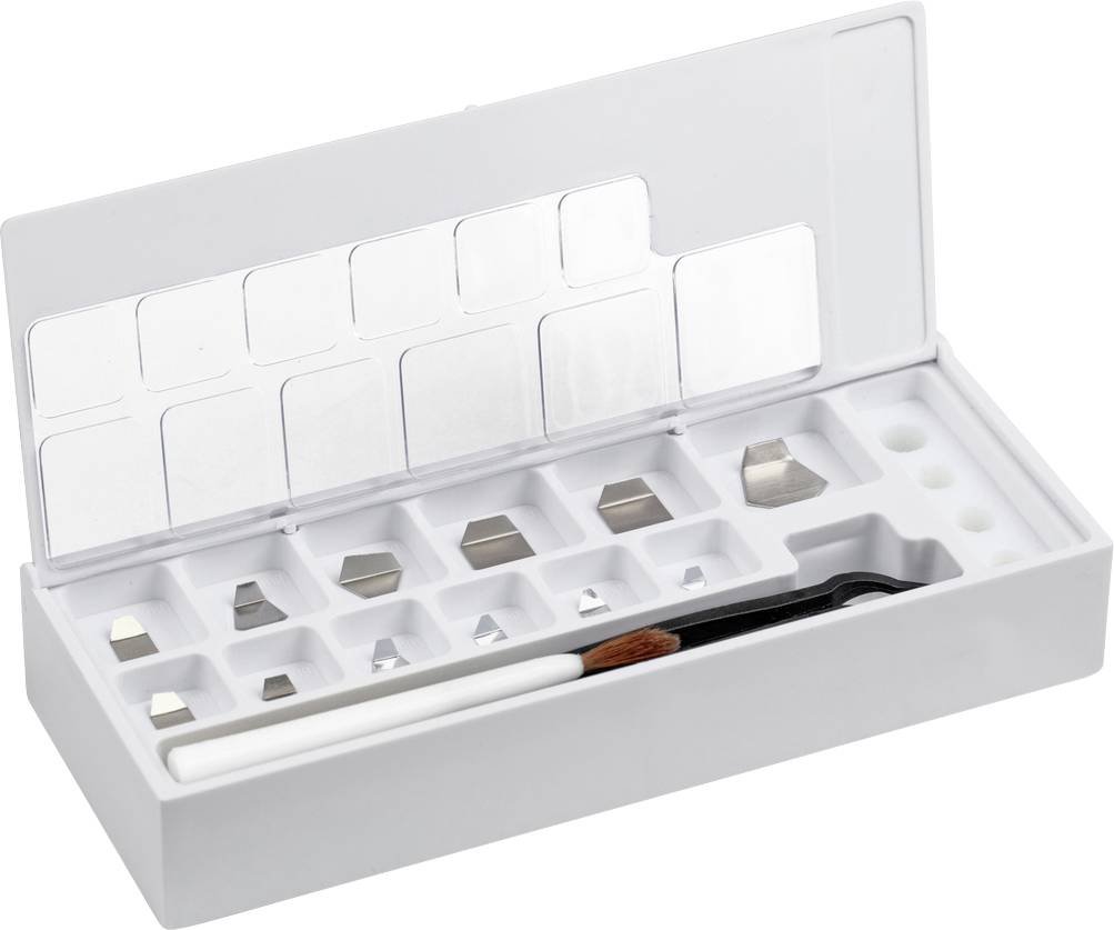 'Set mit dentalen Polierern und Werkzeugen in einem weißen Etui, offen gezeigt mit verschiedenen Formen und Größen der Polierer.'