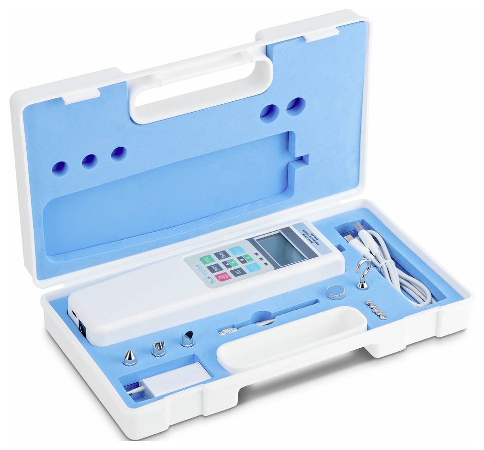 Digitales Messgerät-Set in einem weißen Koffer mit blauem Innenfutter, enthält Kabel, Adapter und Zubehör, organisiert und einsatzbereit.