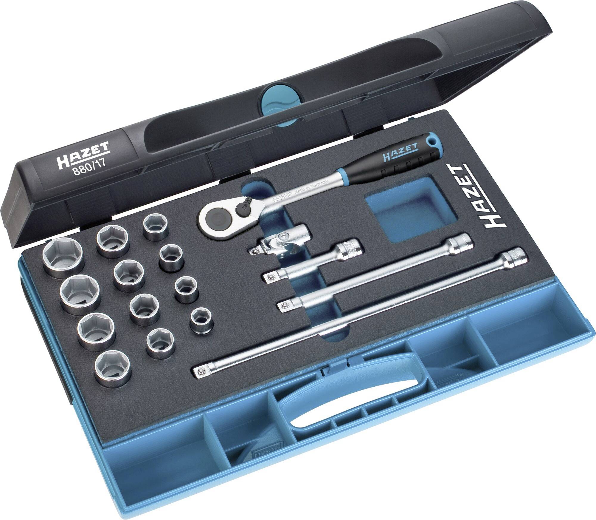 Werkzeugkoffer mit Ratsche, Stecknüssen und Verlängerungsstäben, ordentlich in einem Kunststoffgehäuse einsortiert.