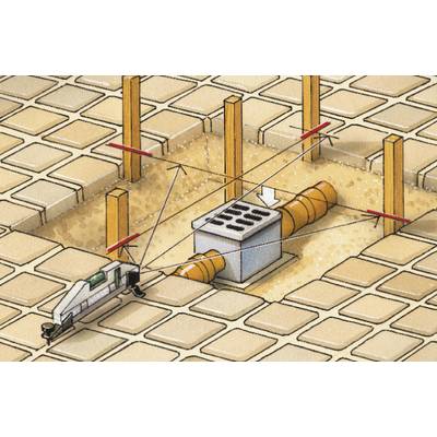 Illustration eines unterirdischen Tunnels mit einem rechteckigen Zugangsschacht, Stützen und Lüftungsrohren, umgeben von Pflastersteinen.