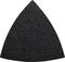 Ein schwarzes, dreieckiges Schleifpapierstück mit feiner Körnung, verwendet zum Glätten von Oberflächen in Holz- oder Metallbearbeitung.