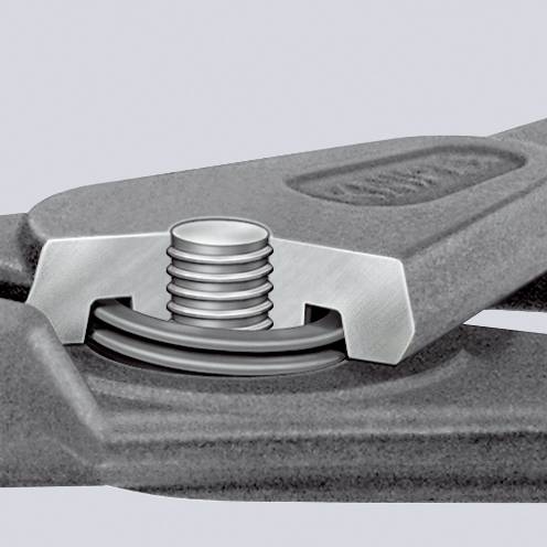 Nahaufnahme eines Schraubenschlüssels, der eine Schraube festhält. Die Zange besteht aus Metall und hat rutschfeste Griffe.