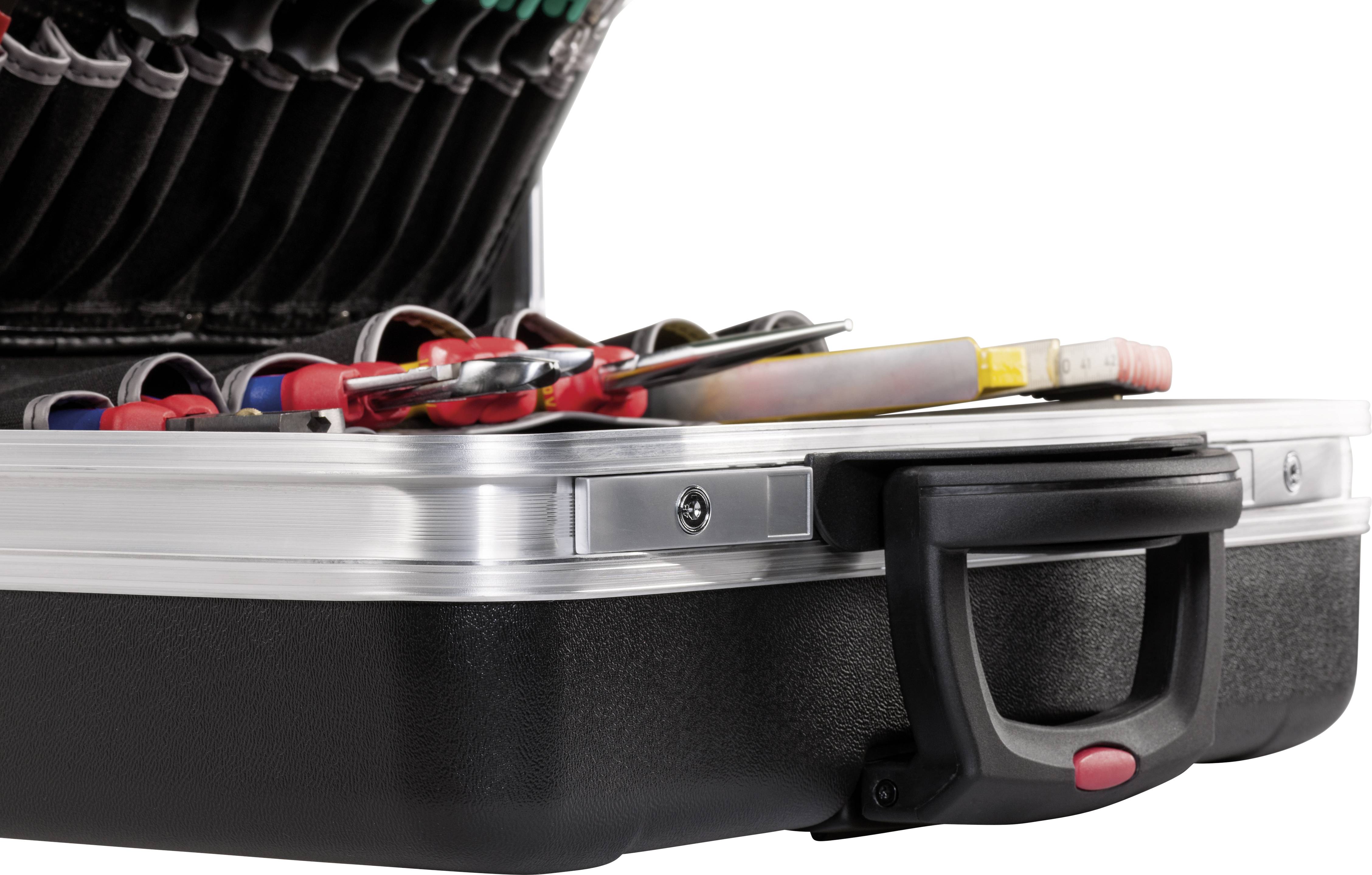 Geöffneter Werkzeugkoffer mit verschiedenen Handwerkzeugen wie Zangen, Schraubendrehern und Steckschlüsseln.