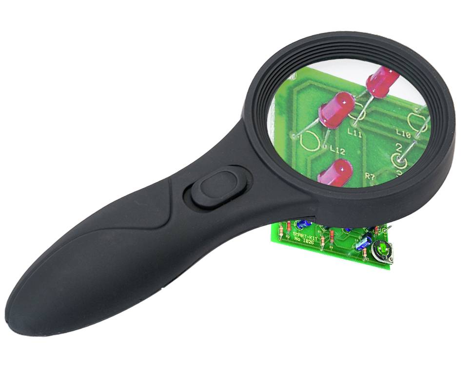 Eine schwarze Lupe vergrößert einen grünen Schaltkreis mit roten LED-Dioden, der Details elektronischer Komponenten zeigt.