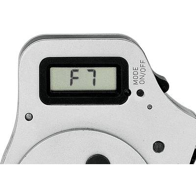 Nahaufnahme eines elektronischen Geräts mit einem kleinen Display, das 'F7' anzeigt. Daneben befinden sich die Beschriftungen 'Mode' und 'On/Off'.