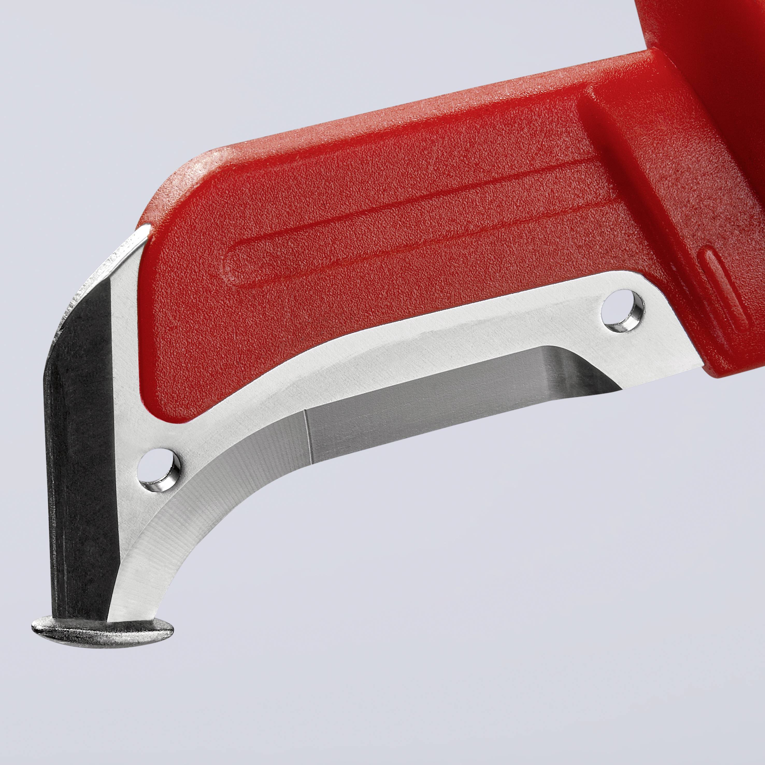 Ein rot-silberner Kantenschneider zeigt das scharfe, gebogene Metallblatt und den ergonomischen Griff für präzises Schneiden.