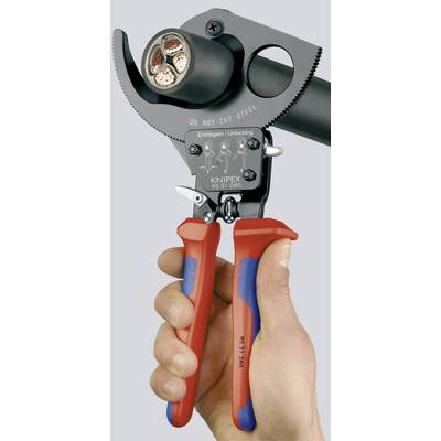 Hand hält Knipex Drahtschneider, schneidet dickes Kabel. Text auf Werkzeug erklärt Entriegeln. Einsatz in Elektrotechnik.
