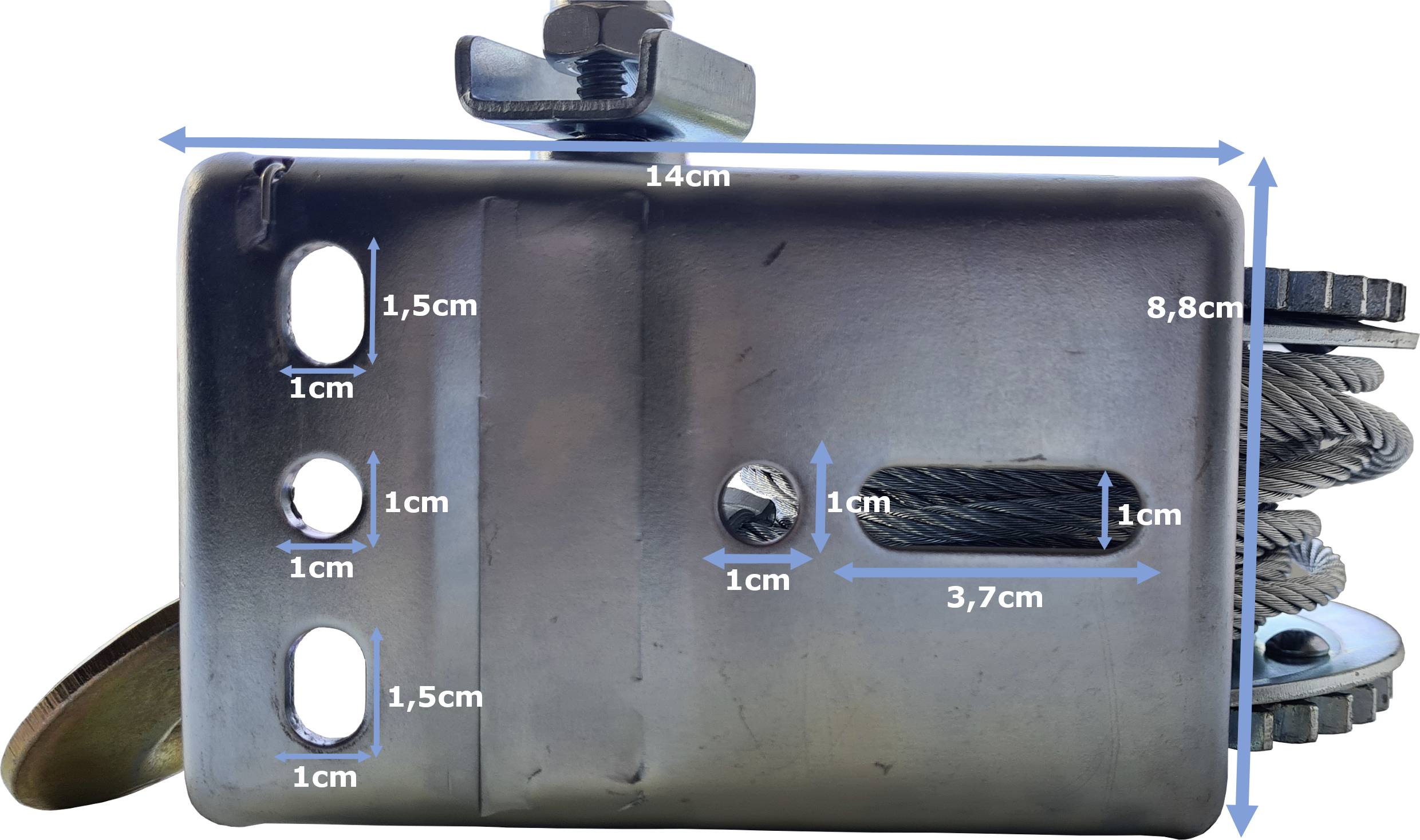 Metallisches Bauteil mit mehreren Löchern (1 cm, 1,5 cm) und Maßen: Breite 14 cm, Höhe 8,8 cm, innen 3,7 cm. Sichtbares Kabel.