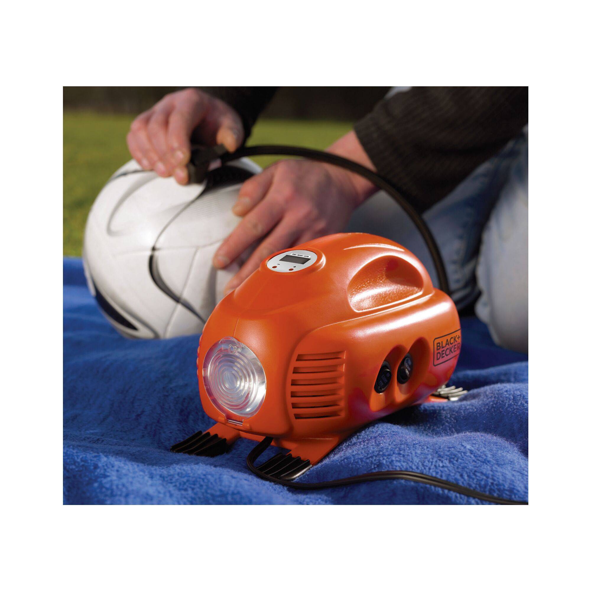 Black & Decker ASI200-XJ Kompressor Black & Decker ASI200 , 8,27 bar 8 bar Automatische Abschaltung, mit Arbeitslampe, K-4