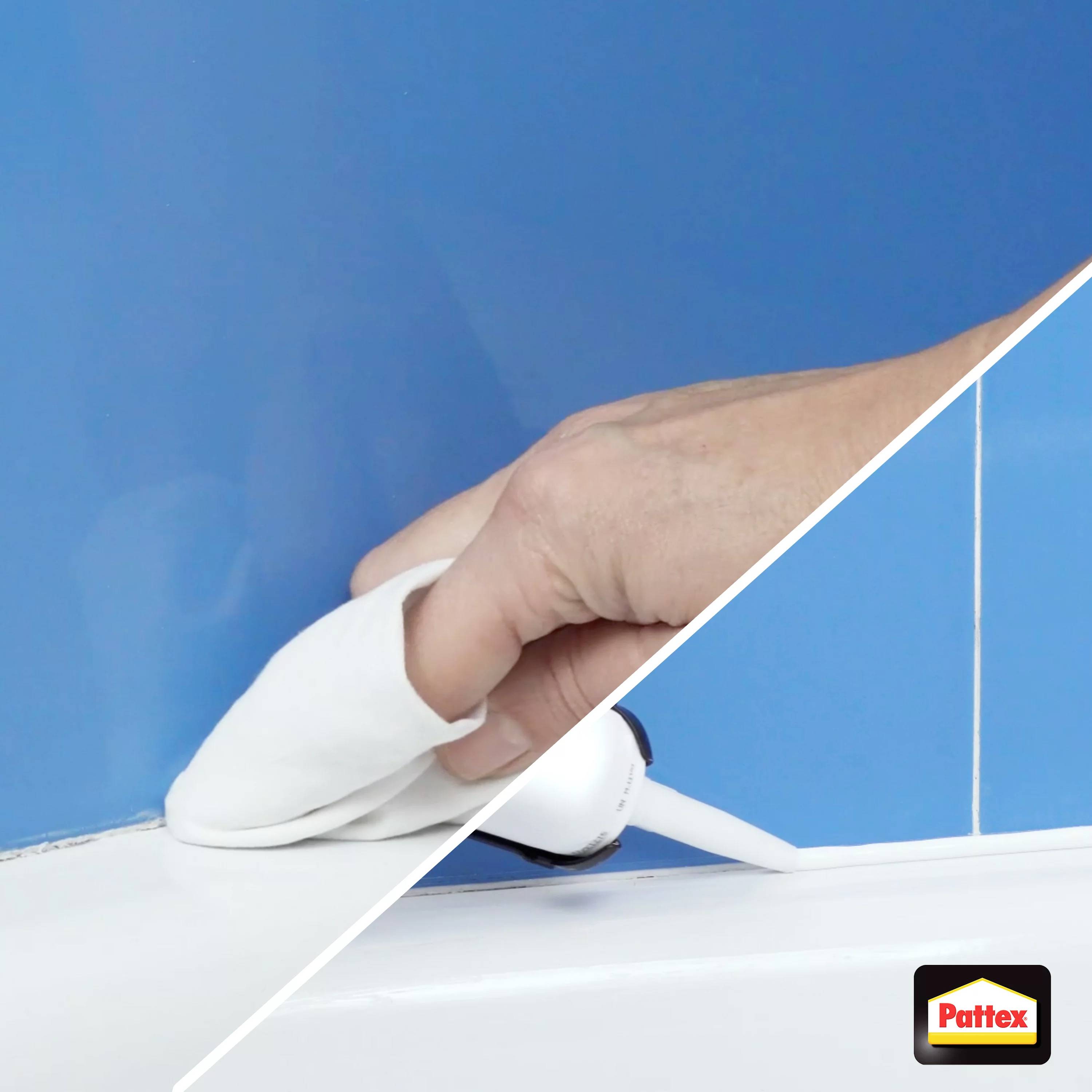 Ein geteilter Bildausschnitt zeigt links eine Hand, die eine weiße Fuge abwischt, und rechts die Anwendung einer Fugenversiegelung.