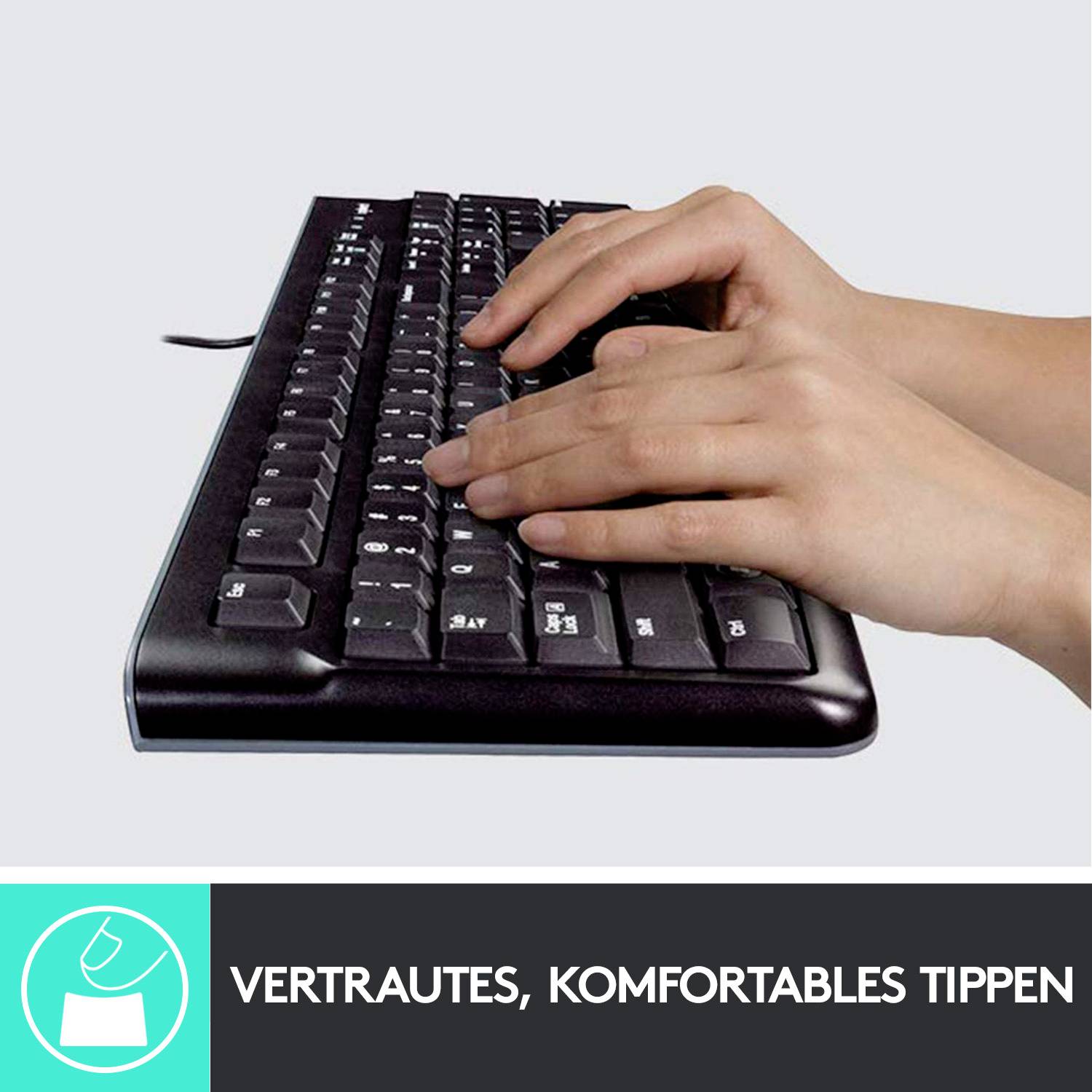 Eine Person tippt auf einer schwarzen Computertastatur. Unten steht: 'Vertrautes, komfortables Tippen'.