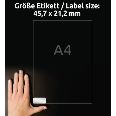 Etikett in A4-Größe mit Abmessungen 45,7 x 21,2 mm, menschliche Hand zur Größenreferenz neben dem Etikett.