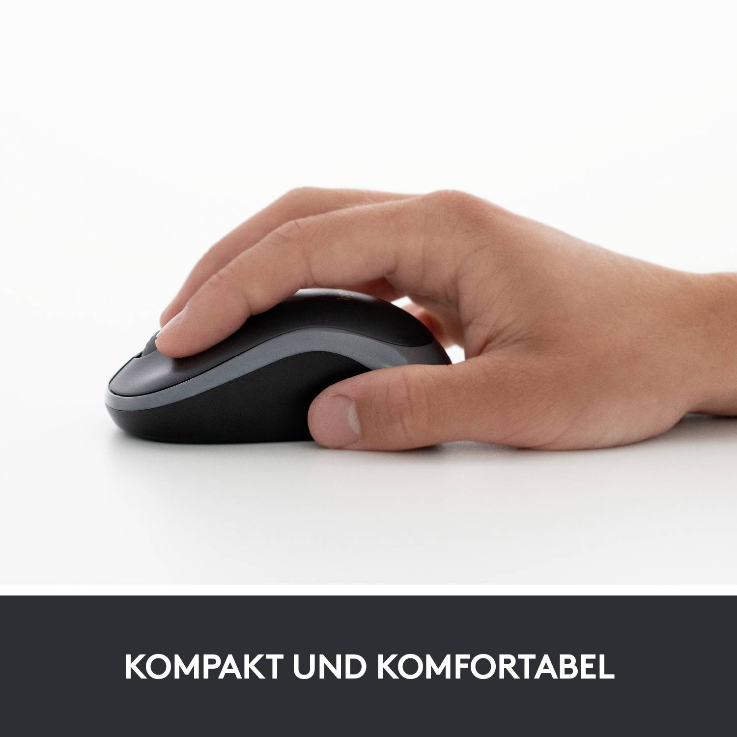 Eine Hand bedient eine schwarze Computermaus, darunter steht der Text 'Kompakt und komfortabel'.