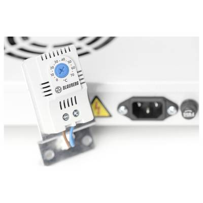 Ein auf einer Metallhalterung montierter Thermostat mit einer runden Temperaturanzeige, die einen Bereich von 0 bis 40°C anzeigt.