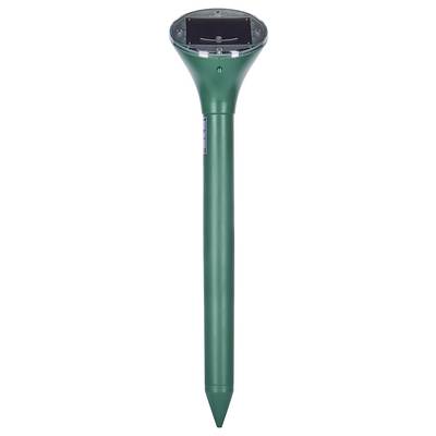 Ein grüner, solarbetriebener Gartenstrahler mit einer spitzen Spitze für einfaches Einsetzen in den Boden.