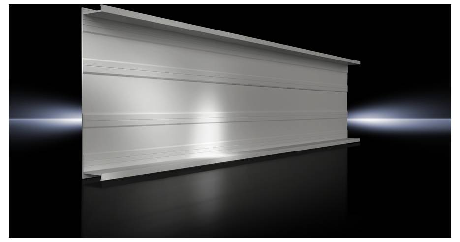 Stählerner I-Träger auf schwarzem Hintergrund, beleuchtet von hinten rechts, zeigt Konstruktionselemente und Materialbeschaffenheit.