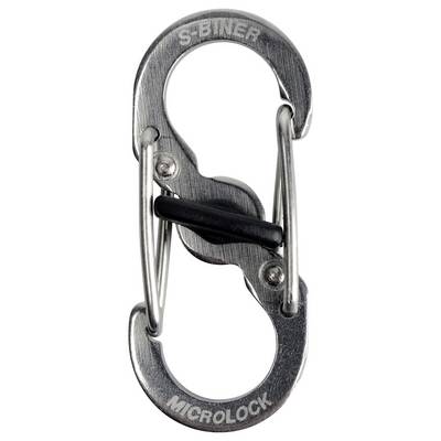 Ein silberner S-Biner Microlock Karabiner mit zweifach verriegelten Enden und einem schwarzen Verschlussmechanismus in der Mitte.